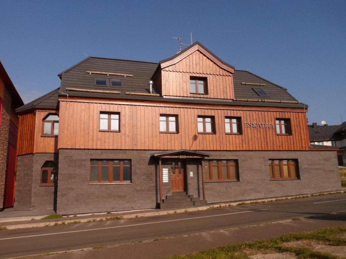 Eskadra 02 *